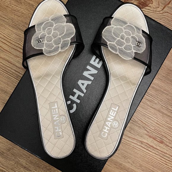 Chanel Interlocking CC Logo Slides - Picture 1 of 3